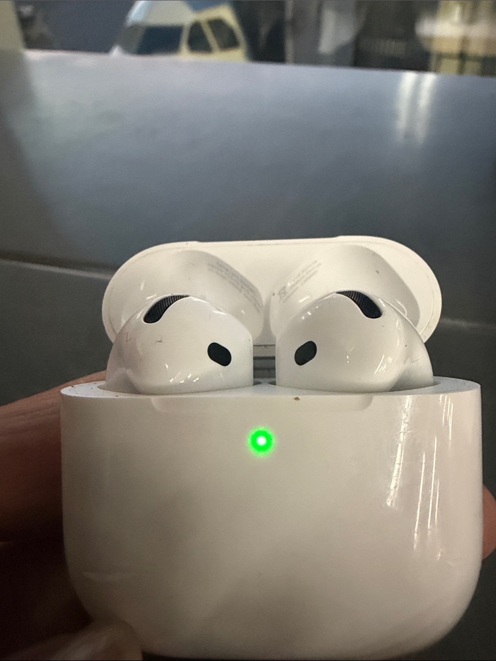 Apple White Wireless Earbuds with Charging Case